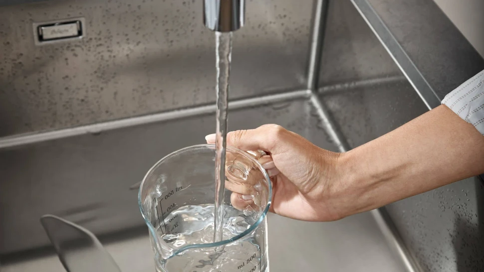 Cмеситель для кухни, с вытяжным душем, хром Hansgrohe Aquno Select M81 73837000