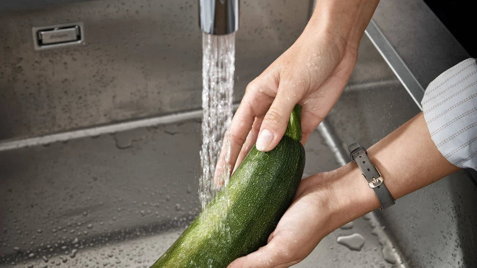 Cмеситель для кухни, с вытяжным душем, хром Hansgrohe Aquno Select M81 73837000