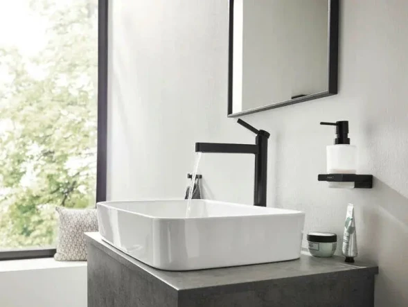 Дозатор жидкого мыла с держателем, черный Hansgrohe AddStoris 41745670