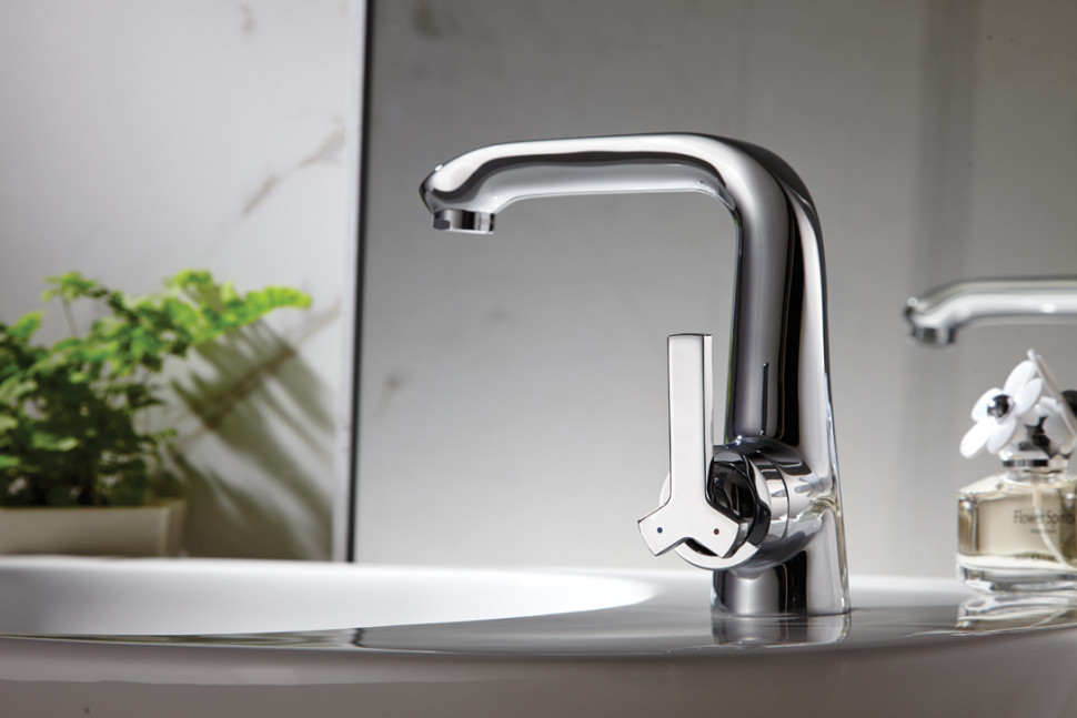 СМЕСИТЕЛЬ ДЛЯ КУХНИ С ВЫСОКИМ ПОВОРОТНЫМ ИЗЛИВОМ BRAVAT WATERFALL F773107C