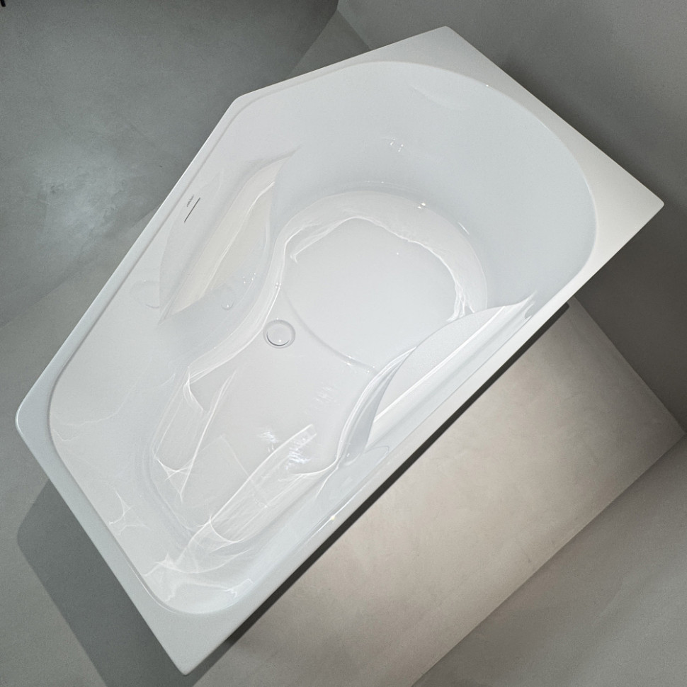 Акриловая ванна ABBER AB9505 L белая