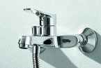 СМЕСИТЕЛЬ ДЛЯ ВАННЫ С КОРОТКИМ ИЗЛИВОМ И АКСЕССУАРАМИ BRAVAT ECO F6111147C-B